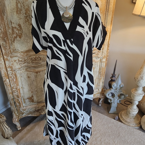 Rachel Zoe Black and White Abstract Midi Dress - Picture 6 of 11
